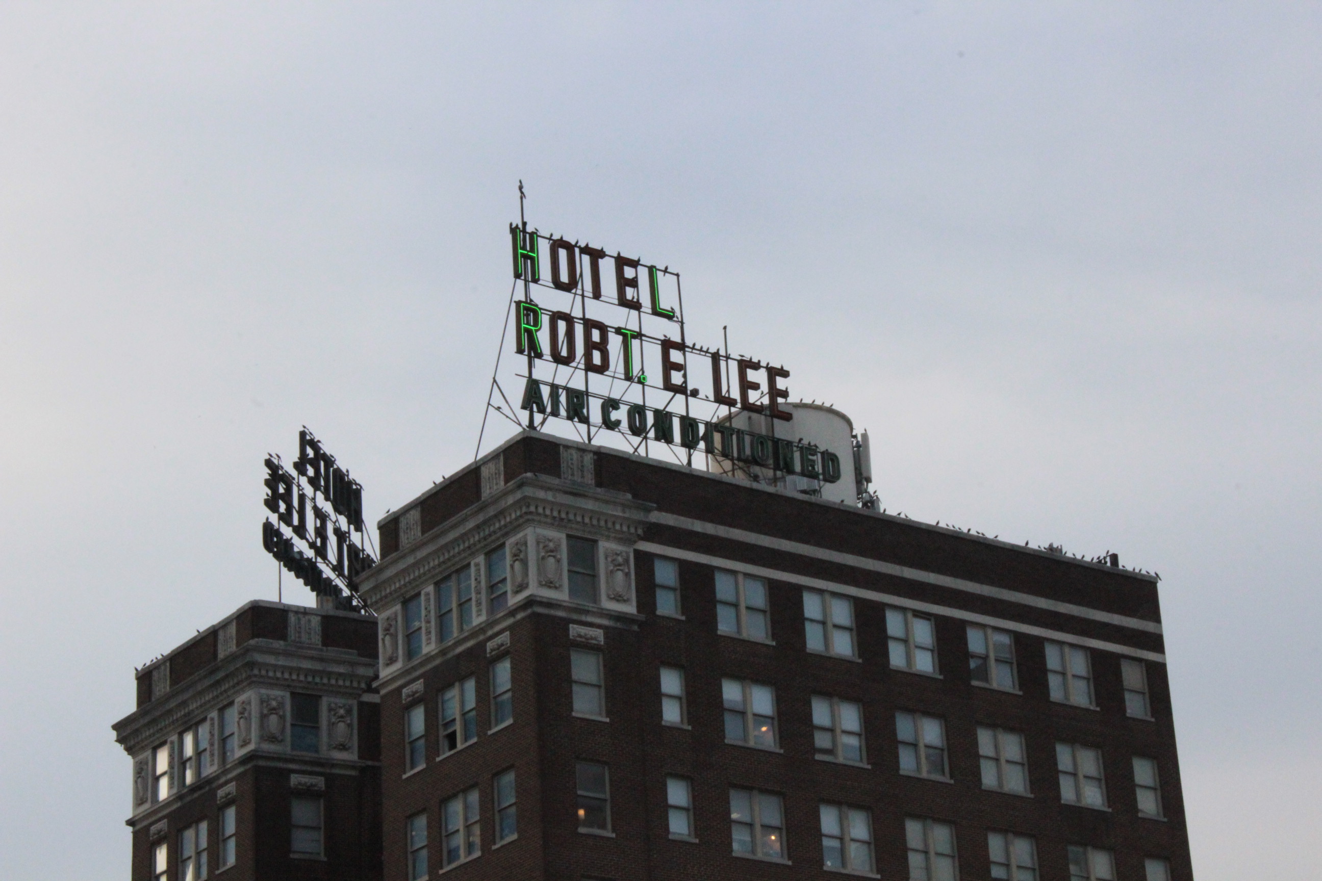 Robt. E. Lee Hotel in early evening